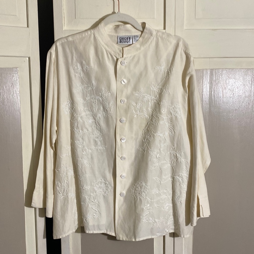Chicos design size 3 white blouse, tonal embroidery